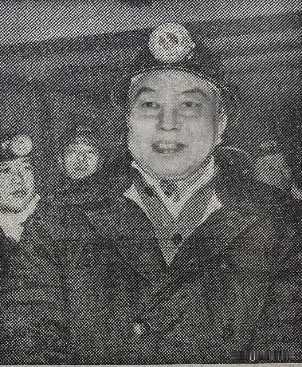 1978年1月1日元旦期间，当时距离唐山大地震已经过去一年多，为了慰问灾区群众并