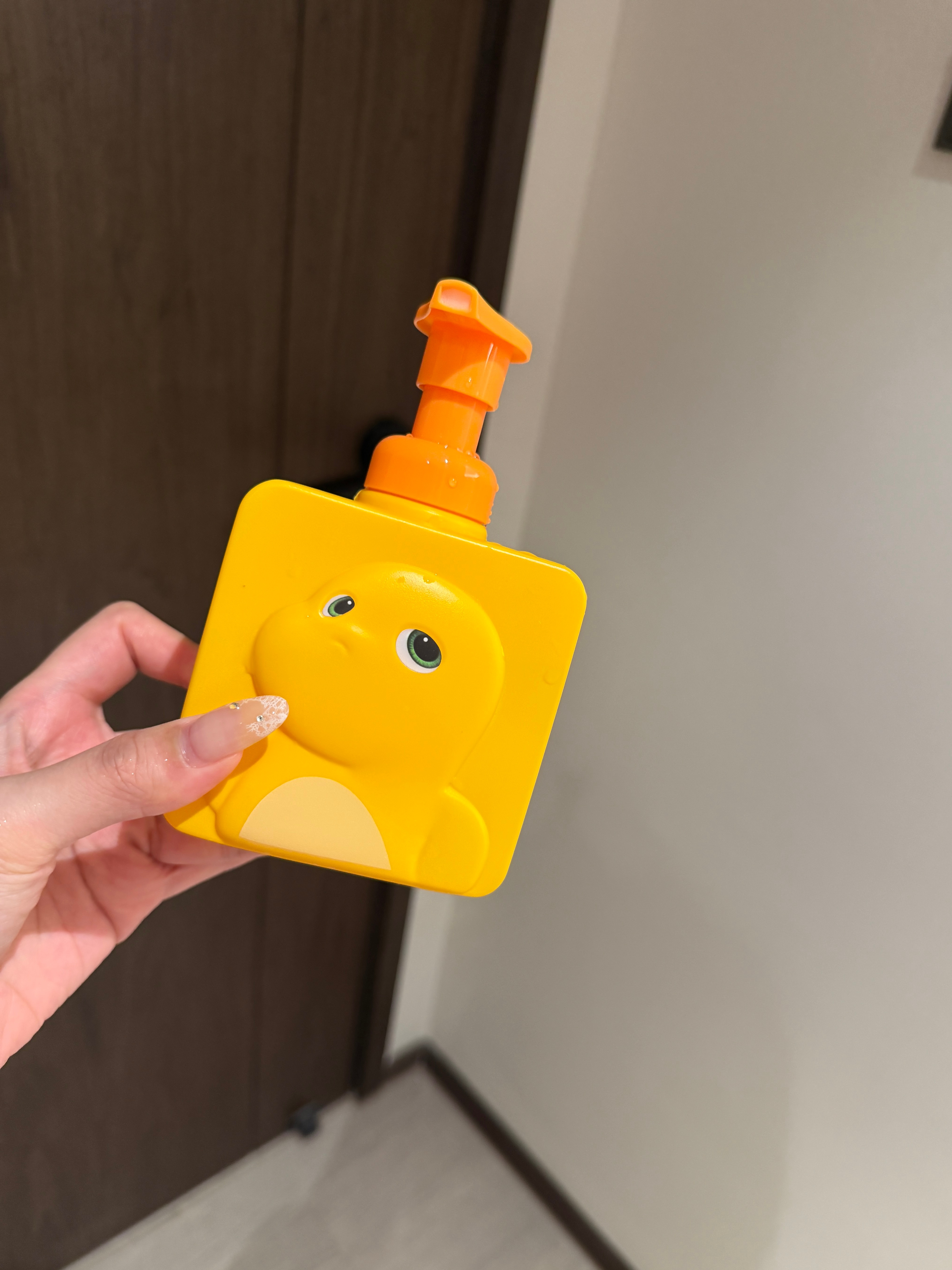 粥粥给我买的奶浓洗手液 