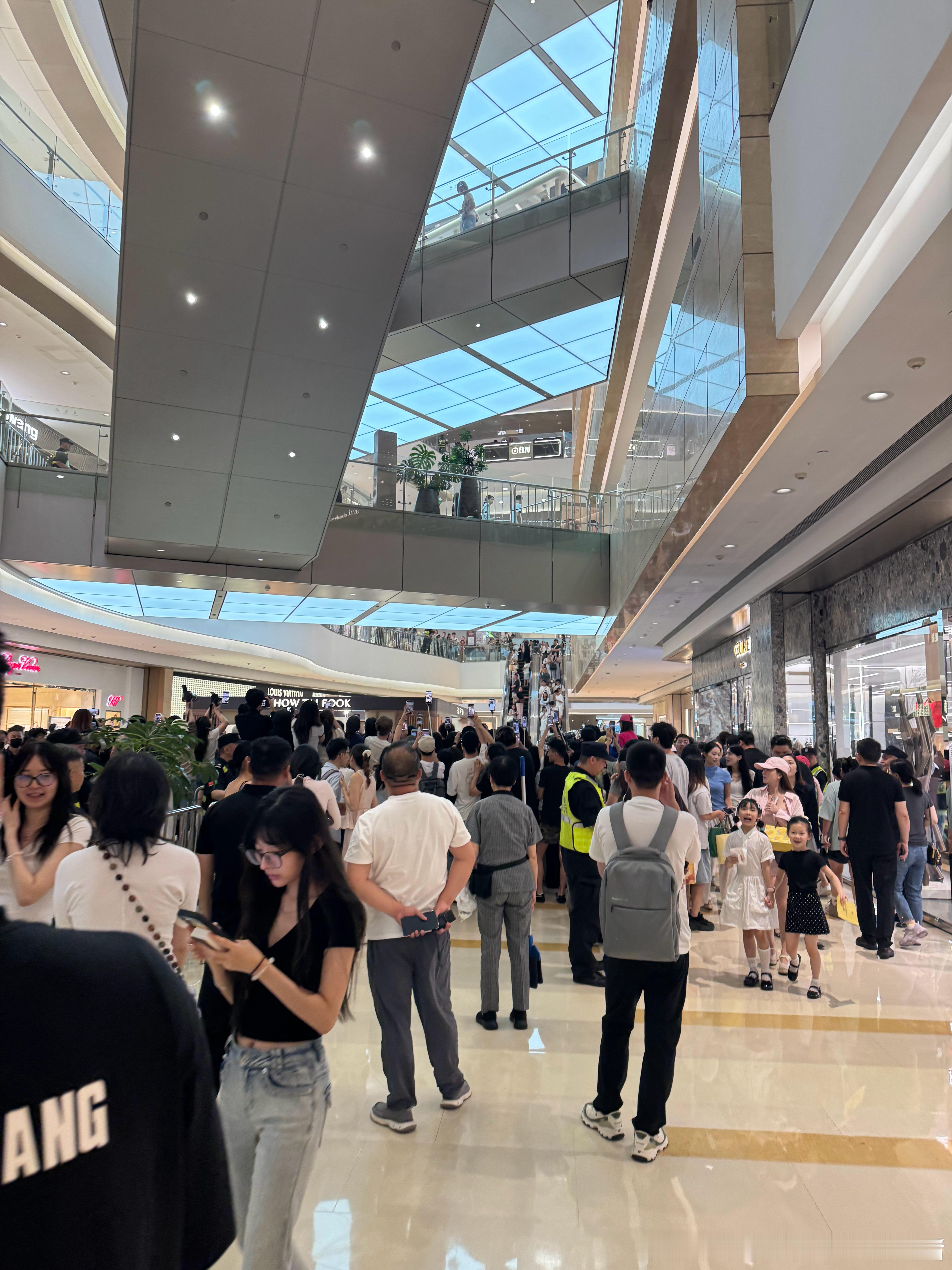 到底是哪个明星在  ​​​