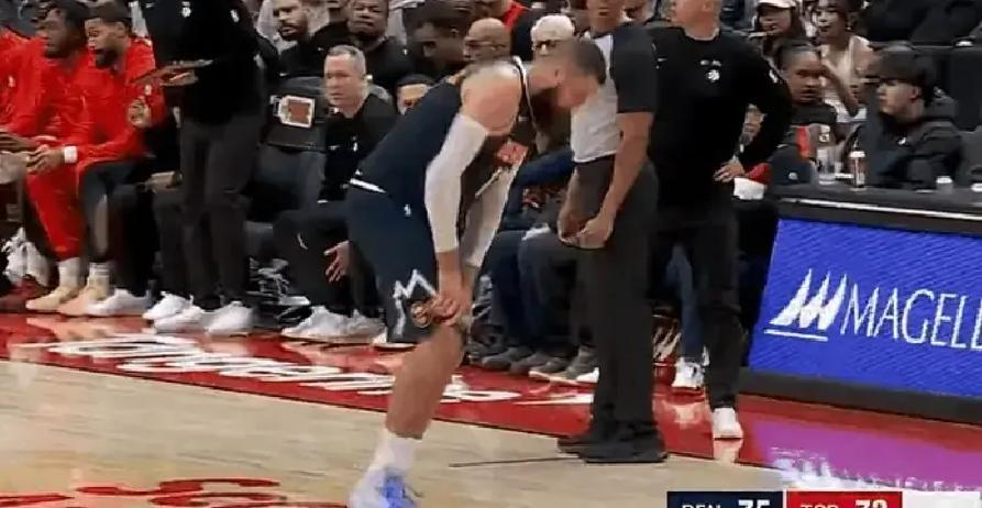 掘金又倒一个！
 
106-103拿下猛龙，瓦兰丘纳斯第三节捂着小腿被架回更衣室