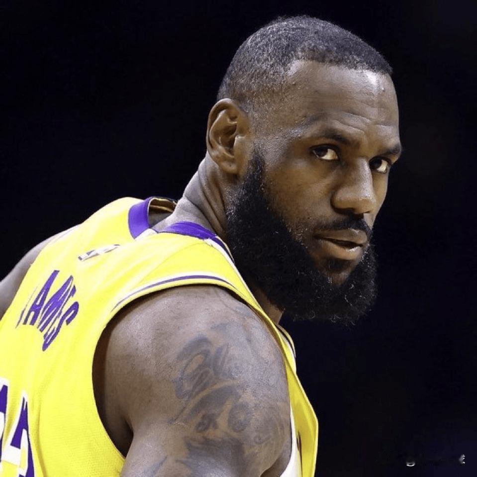 詹姆斯：我从来没有被固定在某个位置，我可以融入任何球队

勒布朗刚刚又刷新了我们