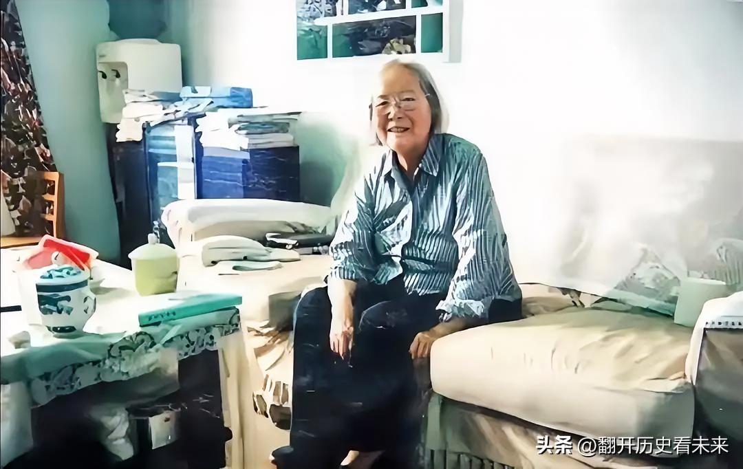 下图中的这位古稀老人很多人肯定不会认识，但是她的父亲绝大部分人肯定知道！


下