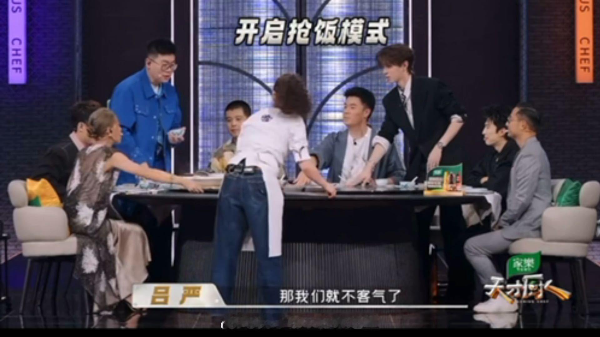 何浩楠告别天才厨人 何浩楠告别天才厨人，十件小事写得明明白白。何浩楠告别天才厨人