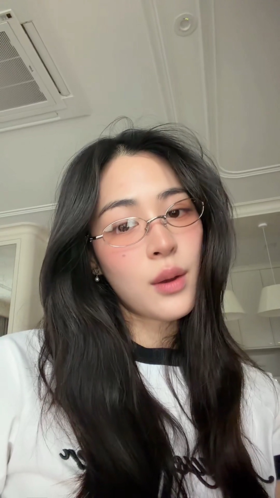 家人们觉得这个陈奥夸过的眼镜还有摘下来的可能吗 