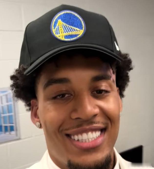 NBA选秀大会首轮第11顺位，金州勇士选择了来自密歇根大学的大龄内线亚克赛尔·伦