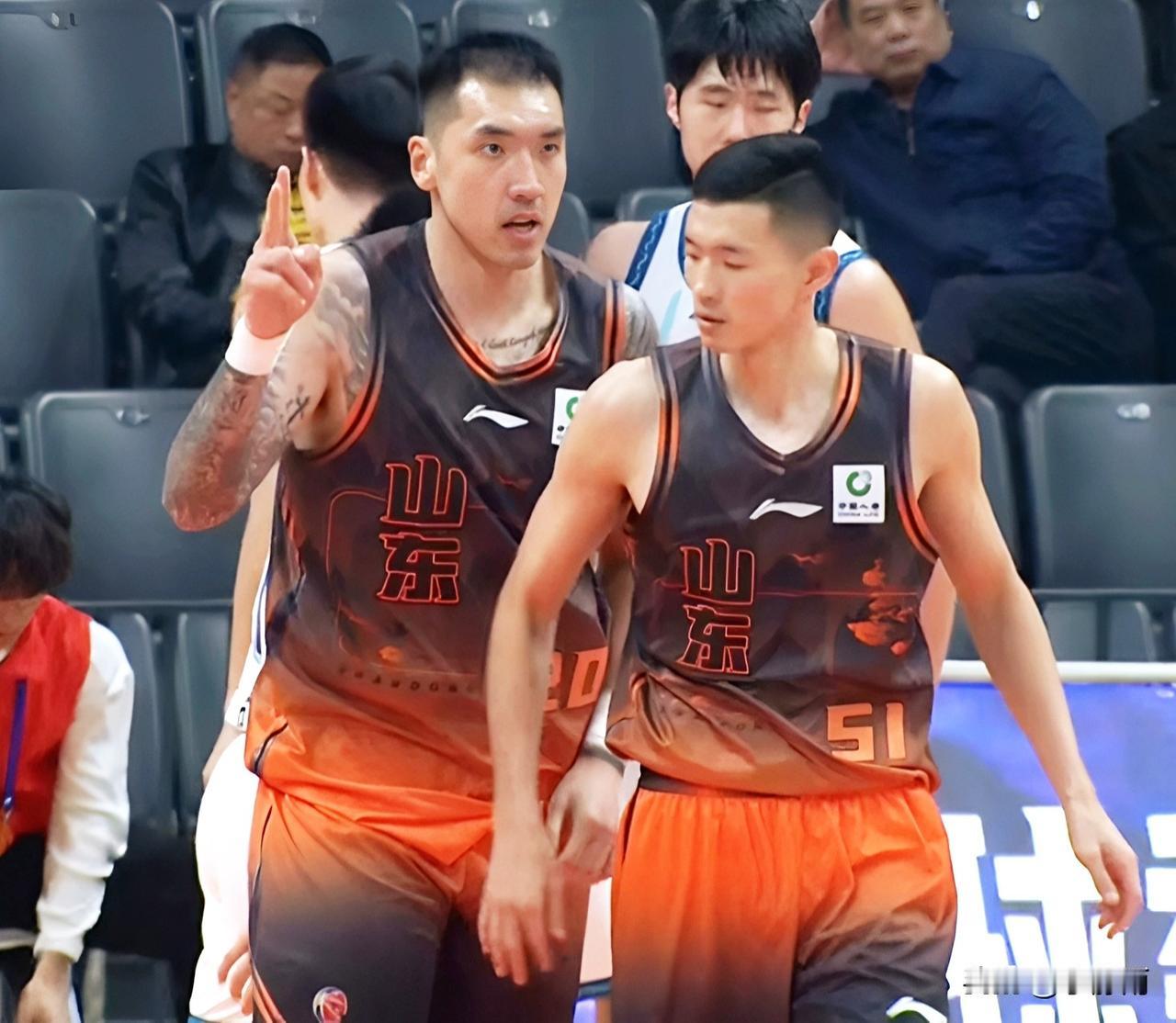 辽鲁大战你支持谁？——山东队已经具备实力进八强，辽宁队低谷还未到底！
今晚CBA