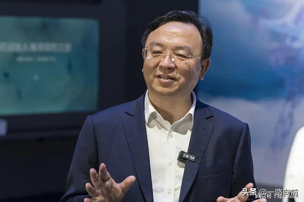 王传福称，如果全行业都铺开兆瓦充电桩，那电网直接崩溃了。

这话到底啥意思？难道