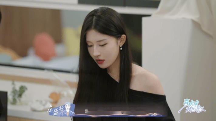 #这不是恋综是蜜月吧#这恋综都变成度蜜月的感觉了，这也是没谁了，两个的互动能不能