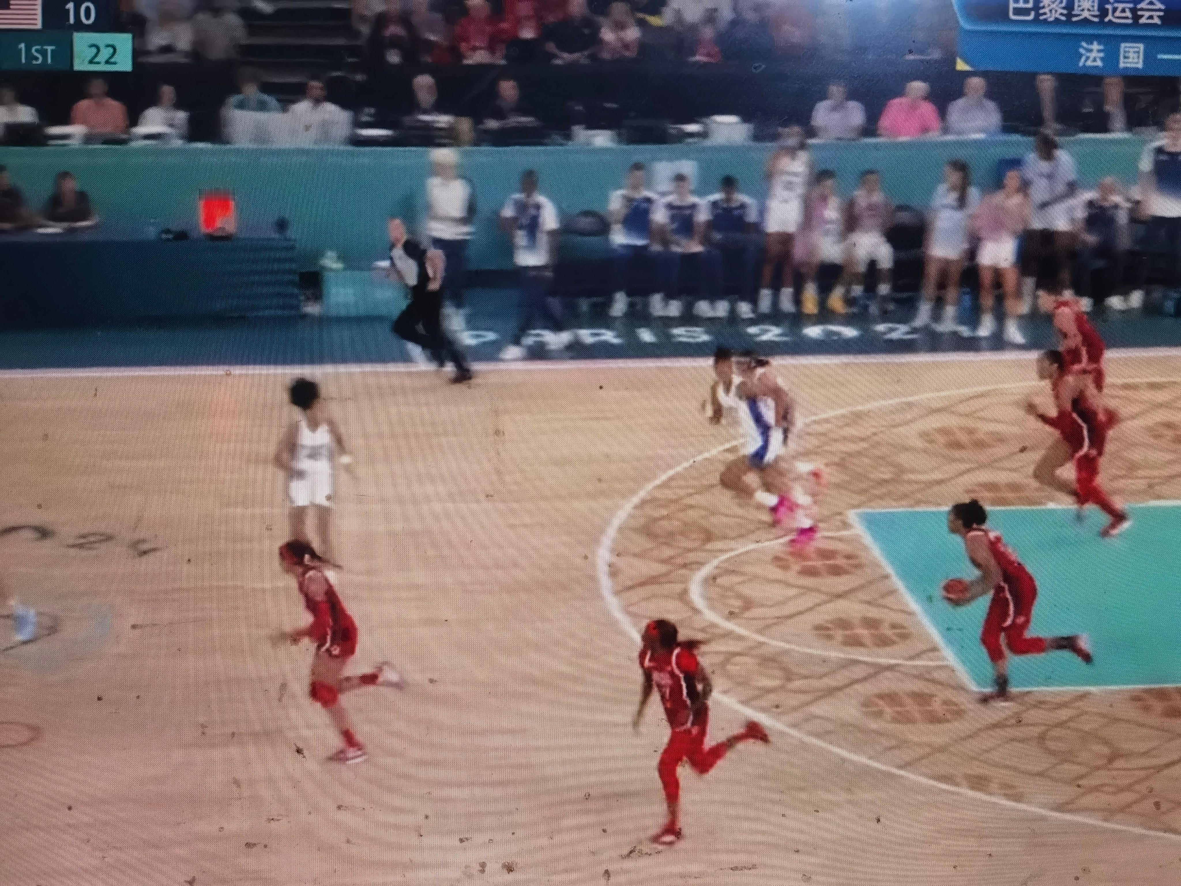 #美国女篮vs法国女篮#凑热闹也来给霉队毒一口[doge] ​​​