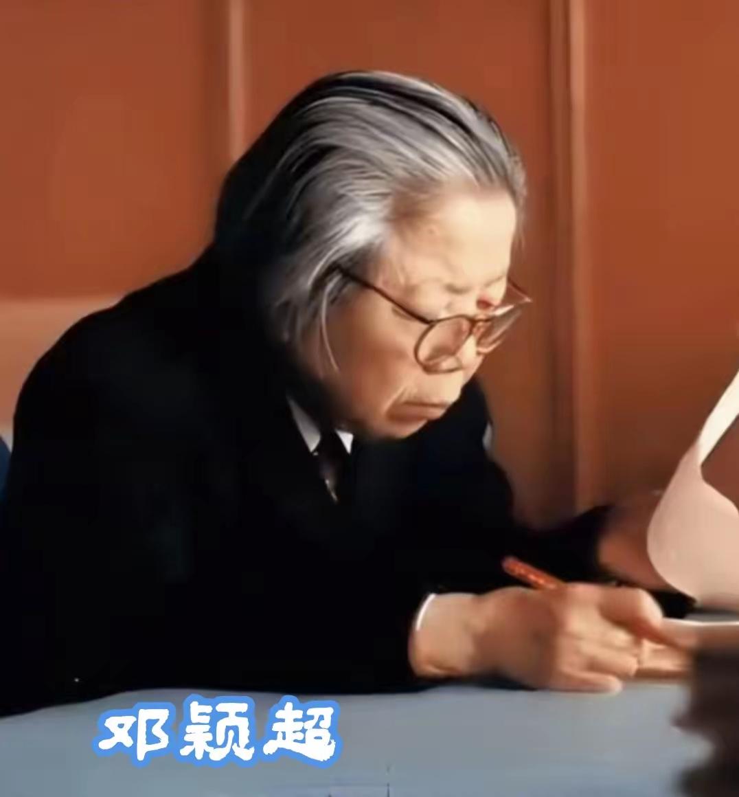 周总理逝世后，邓颖超为何闭门谢客？1976年，周总理走了！送别的那一刻，邓颖超抚