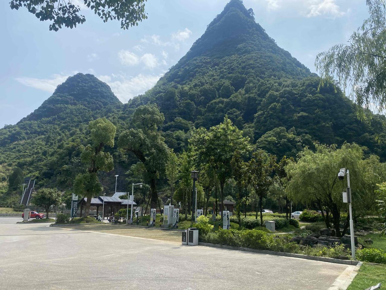 我都无语了，我今天特意花钱租个车屁颠屁颠的跑到九嶷山，最后游客中心的工作人员告知
