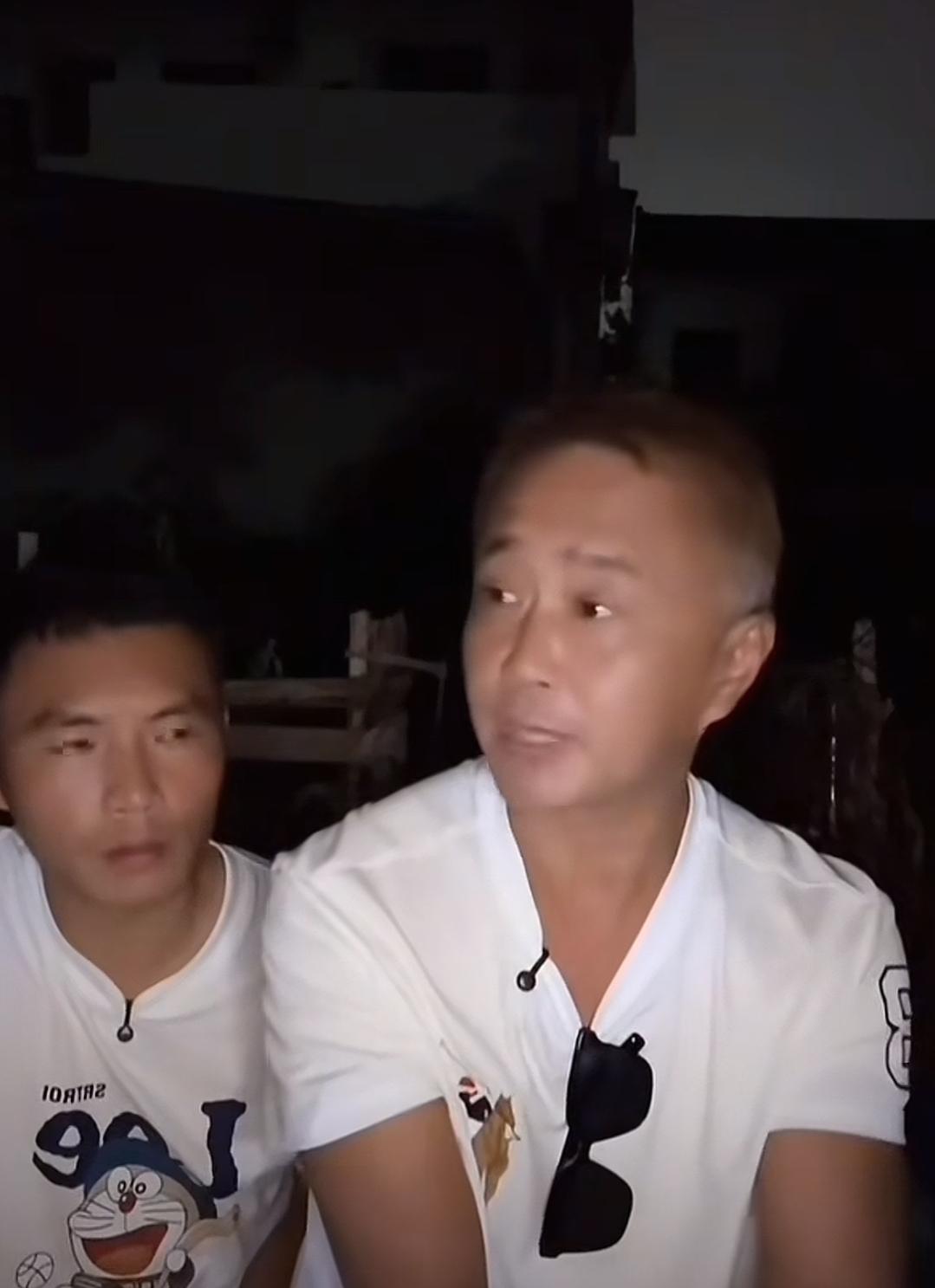 沈巍对小刘寄以厚望，不希望他走，叫他不要把直播间别人说他不好当回事，别人说不好不