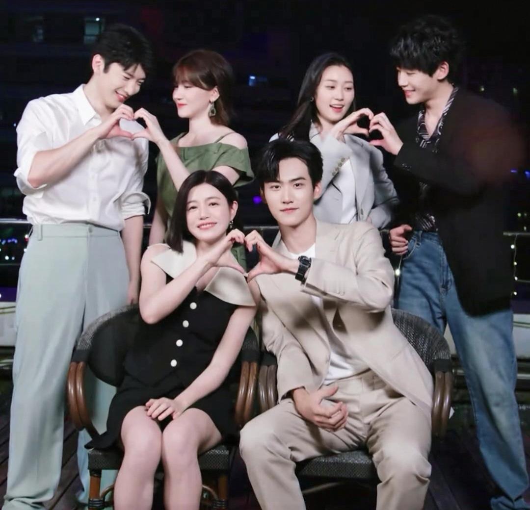 走进《狙击蝴蝶》全程嗑糖🍬根本停不住，主演互动甜[飞吻][飞吻][飞吻][飞吻