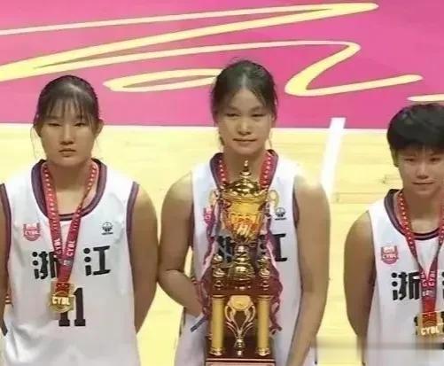 输了33分的球队，竟然夺冠了！还有王法吗？中国篮球U17女篮冠军赛，输球的球队却