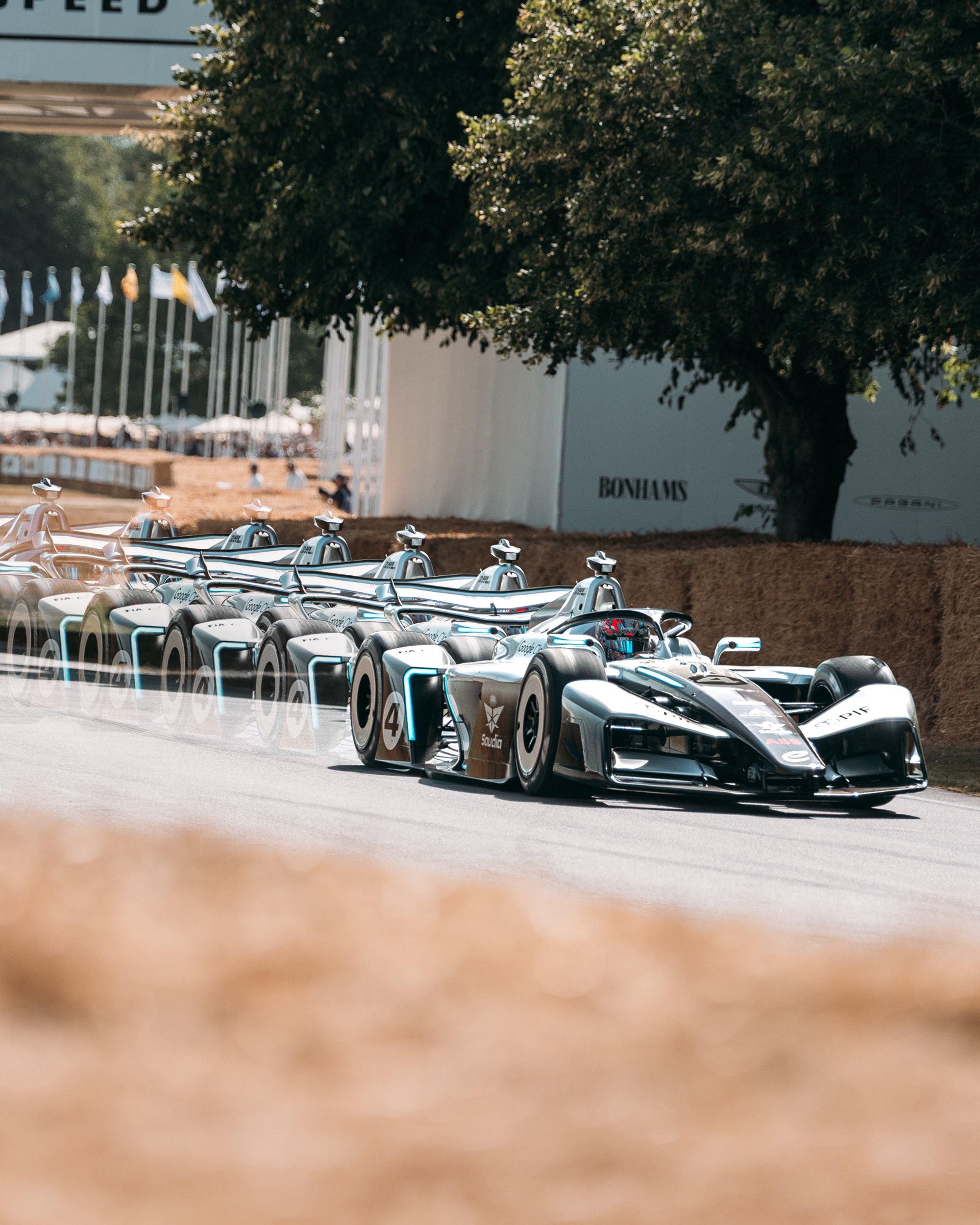 FormulaE 真 “四代同堂”齐聚古德伍德速度节 ，当然指的是FE电动方程式
