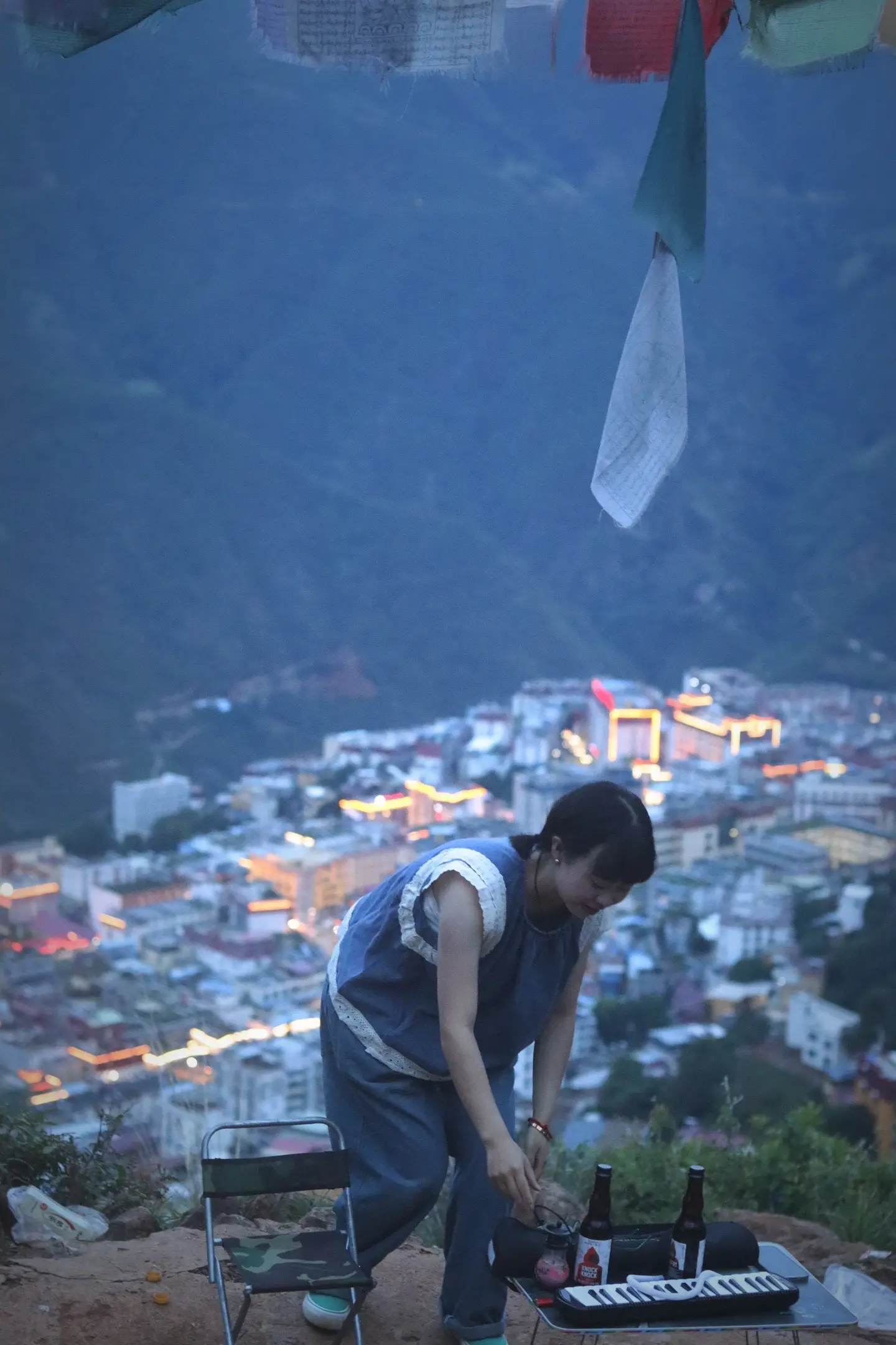 于是我驻足 听风看云做个懒骨头…