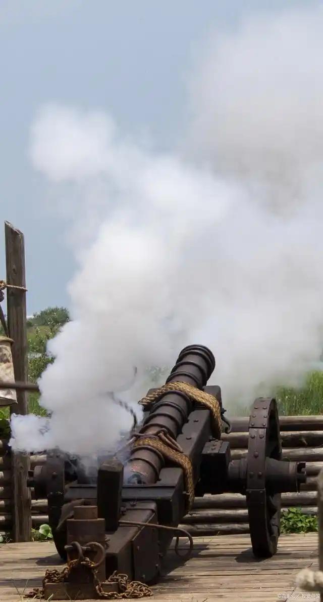 聊聊火药武器
       火药武器在历史上极具影响力。古代火炮威力惊人，南宋的