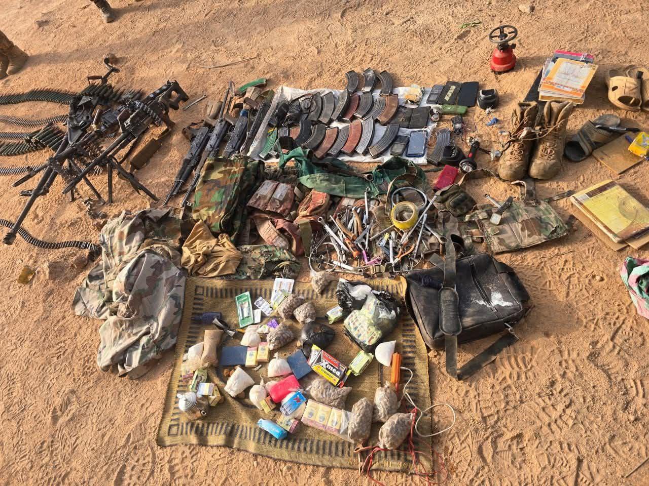 如图所示，共有 15 辆以上的缴获物品照片该帖子声称，布基纳法索部队在最近的一次