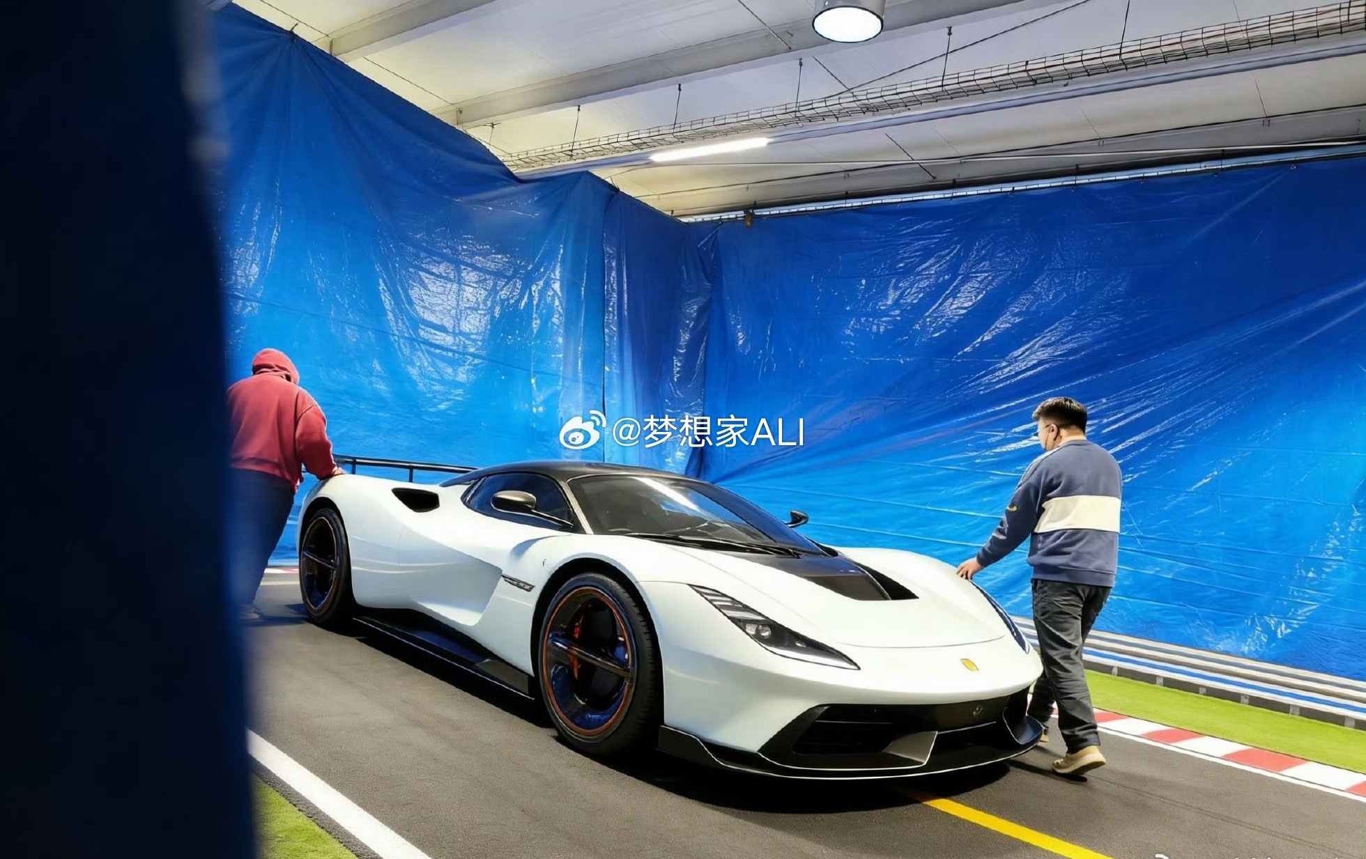 小米超跑，来了～图片源于网络…小米超跑小米汽车预告惊喜全民拍车