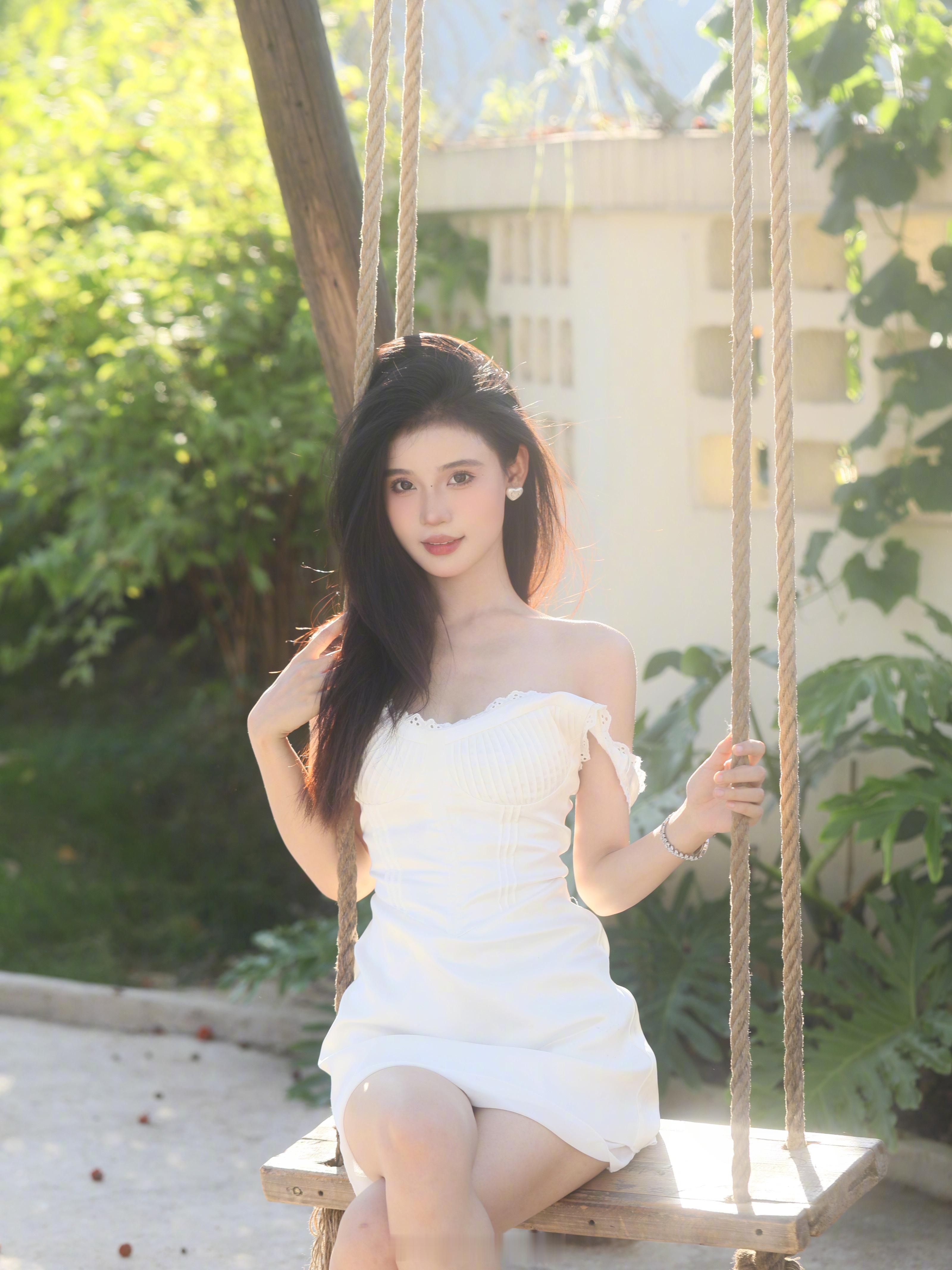 阳光洒在夏日电影里的一幕🎞️#LookLana[超话]##晒出美好生活# 𝘿