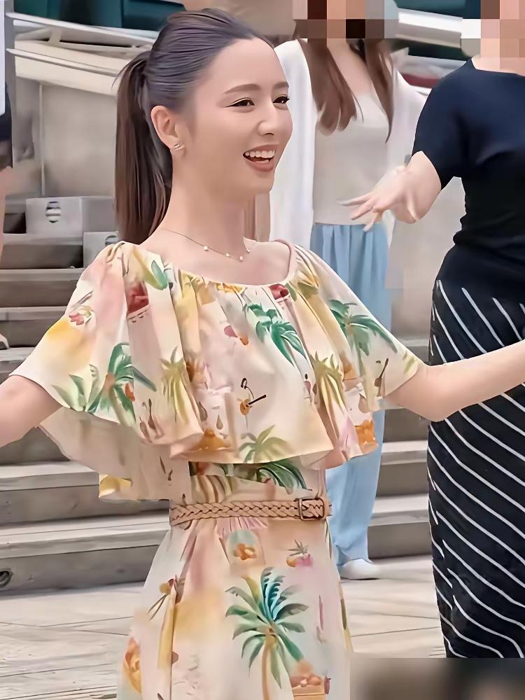 丫丫活的明白通透
与陈思诚离婚后一个人带着果果
没有在结婚没有恋爱
这份从容和淡