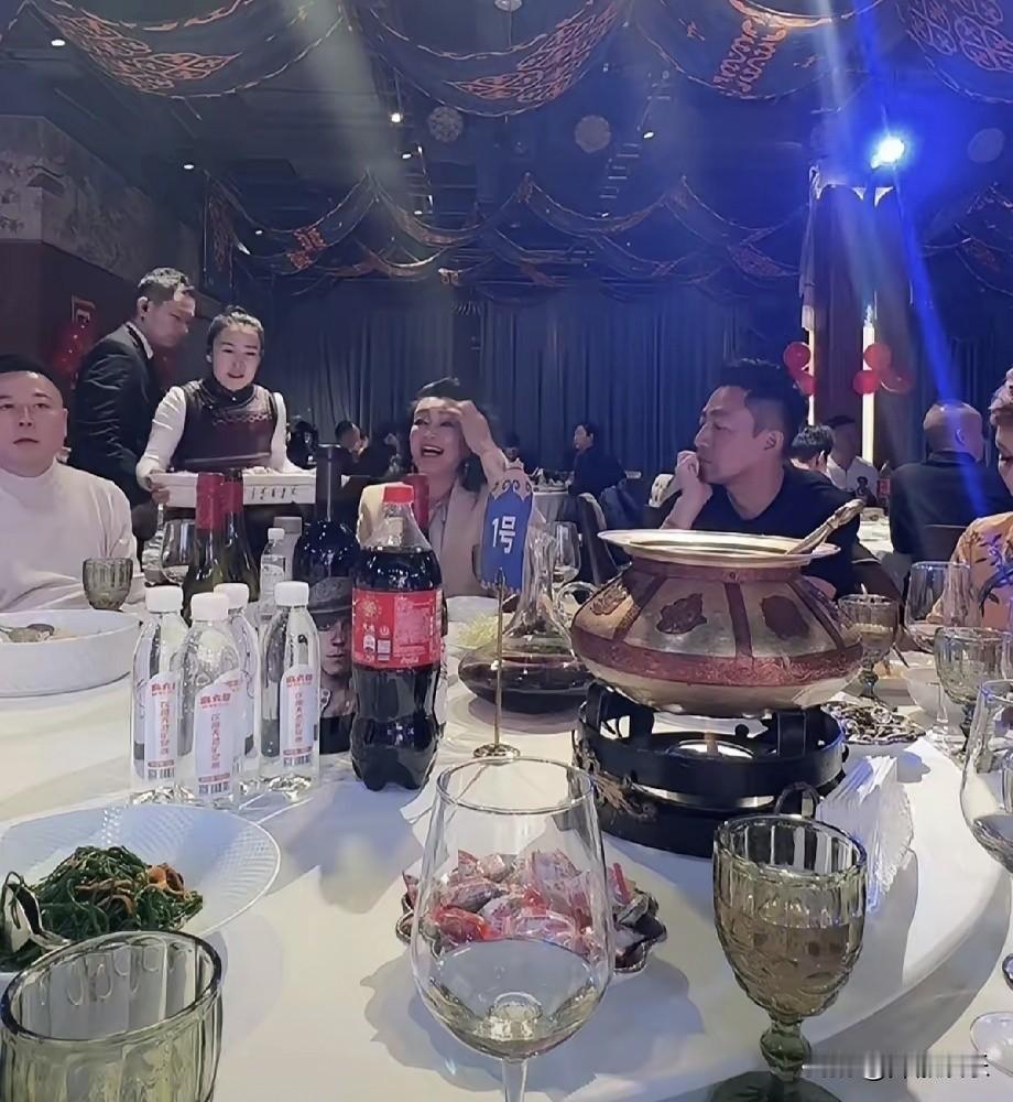 兰姐心疼儿子，
所以才不会和儿子计较。