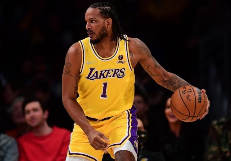 近日前NBA球星阿里扎和弗农·麦克斯维尔录制了《Bovada》播客，在最新更新的