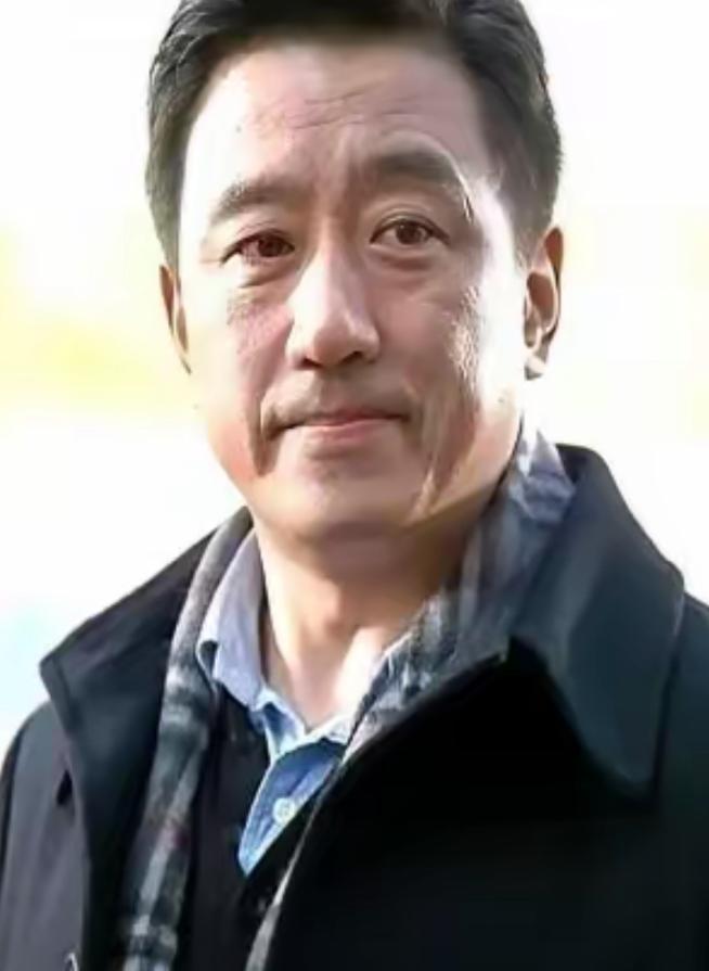 拍了70%的戏，男主角以为拿捏住了剧组，当场罢演要加钱。导演陈国军脸一沉：换人！