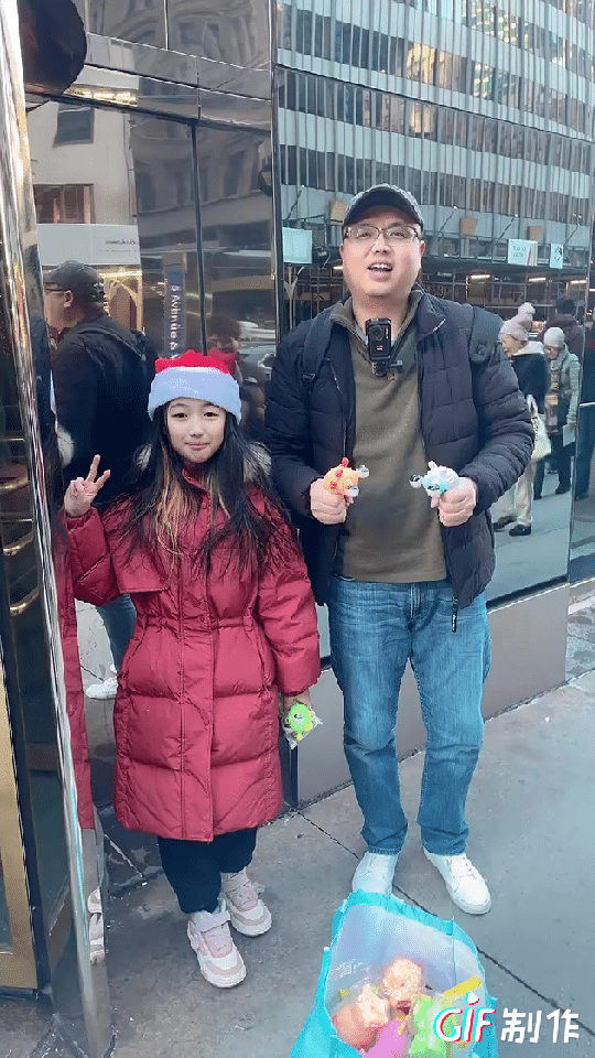美国刀乐哥原来是他，卖两美元的捏捏乐主要还是吸引流量，把新账号做起来，他指望这样