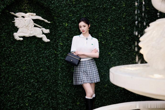 周洁琼学姐请和我恋爱周洁琼一看就是学霸，学姐...请和我恋爱吧，今天好美周洁琼一