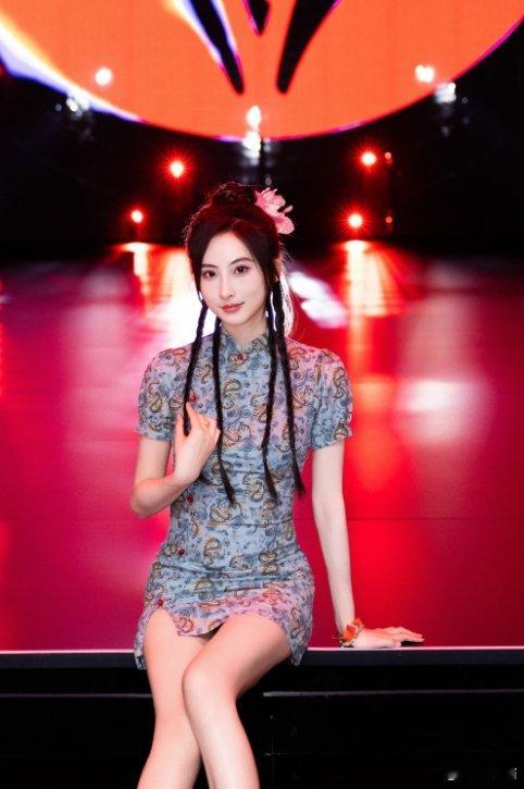 #Bin说送T1回家#解说鼓鼓晒美照：B子今天能不能加把油，让我明天去现场看次L