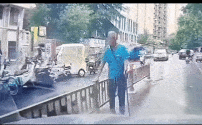 这么大岁数了不在家享福还跑出来害人[捂脸]
