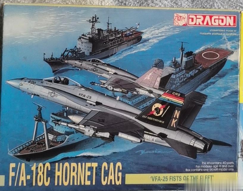 模型封绘中的秘密：昨晚猛然发现，这套老威龙1/144的大黄峰战斗机模型，封绘背景