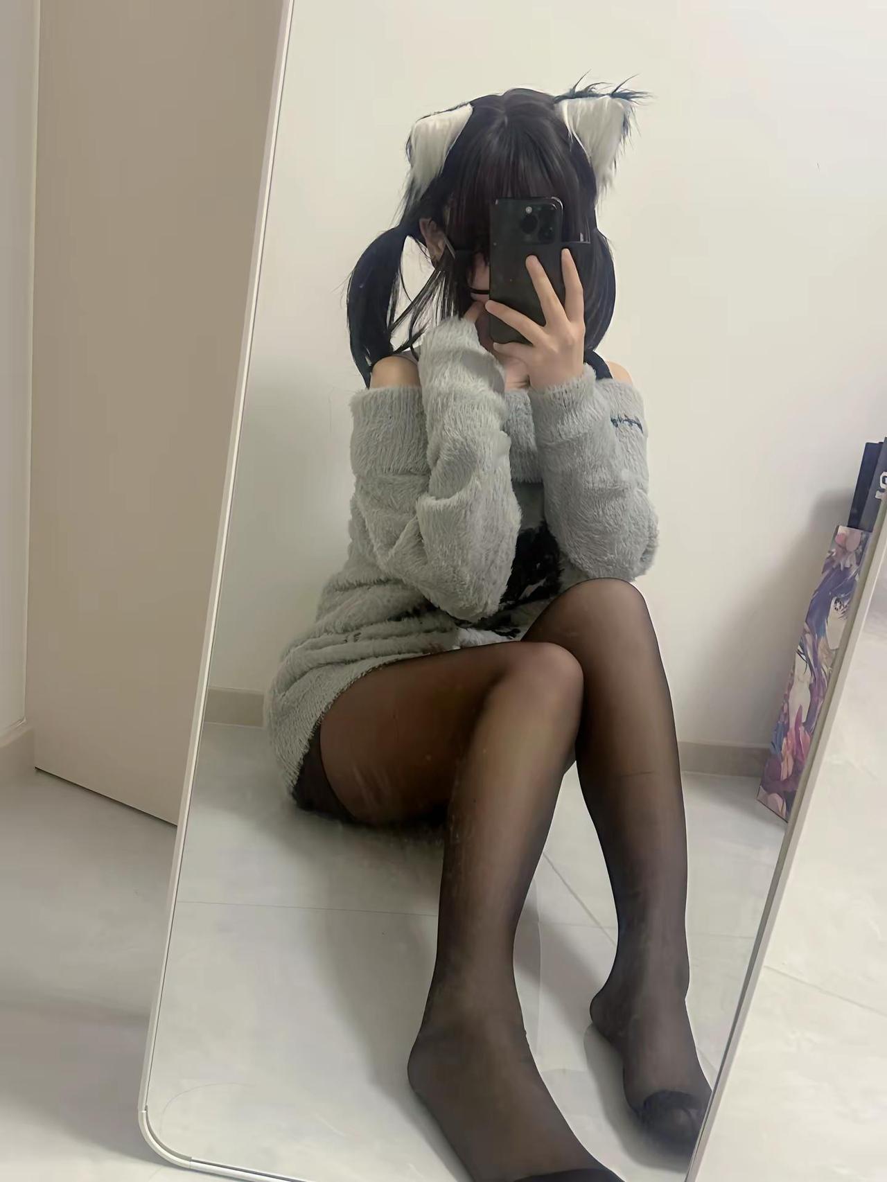 做我的猫。对镜拍穿搭 少萝黑丝搭配
