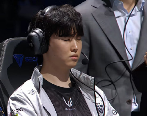 以后真别吹Chovy对线，什么独一档，FakerS5、6，会被打成这样？我就问你