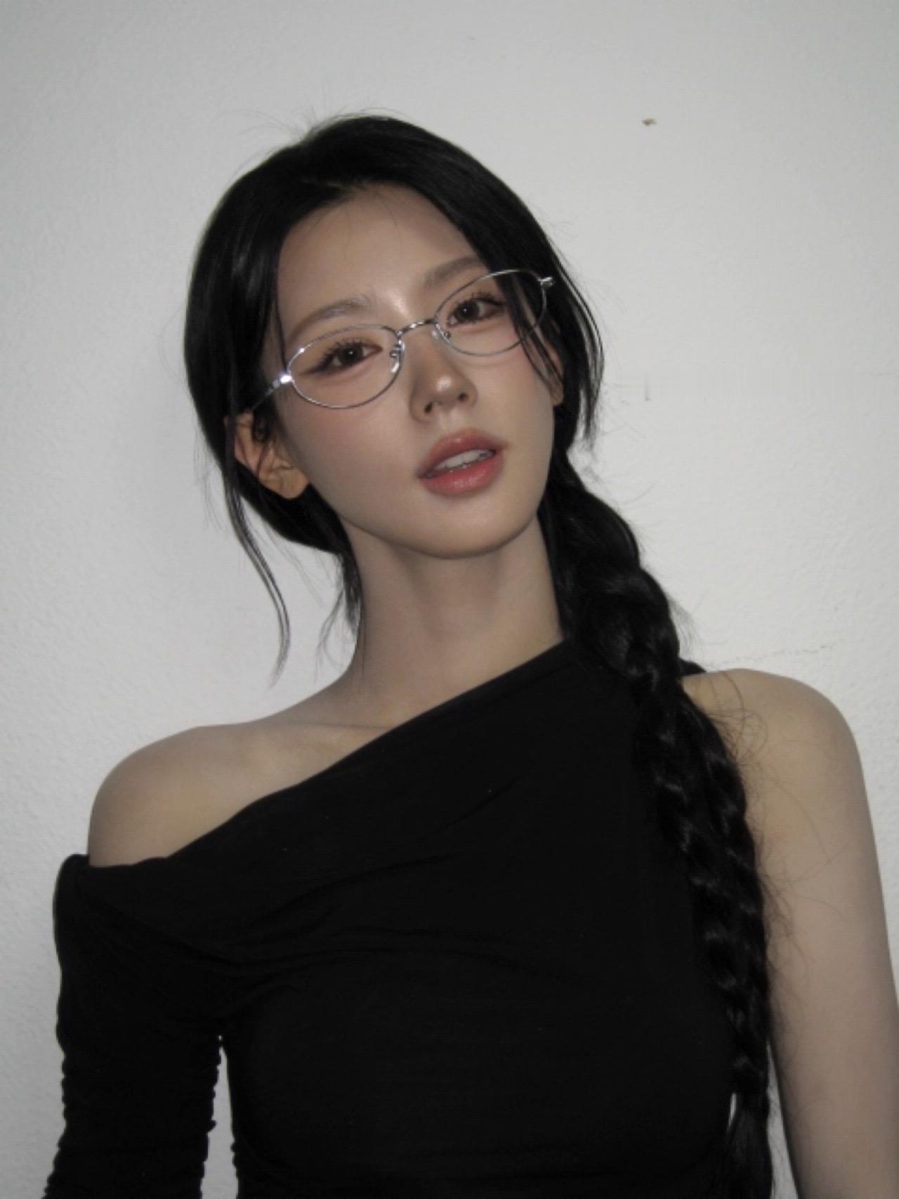 赵美延 细边框眼镜造型 