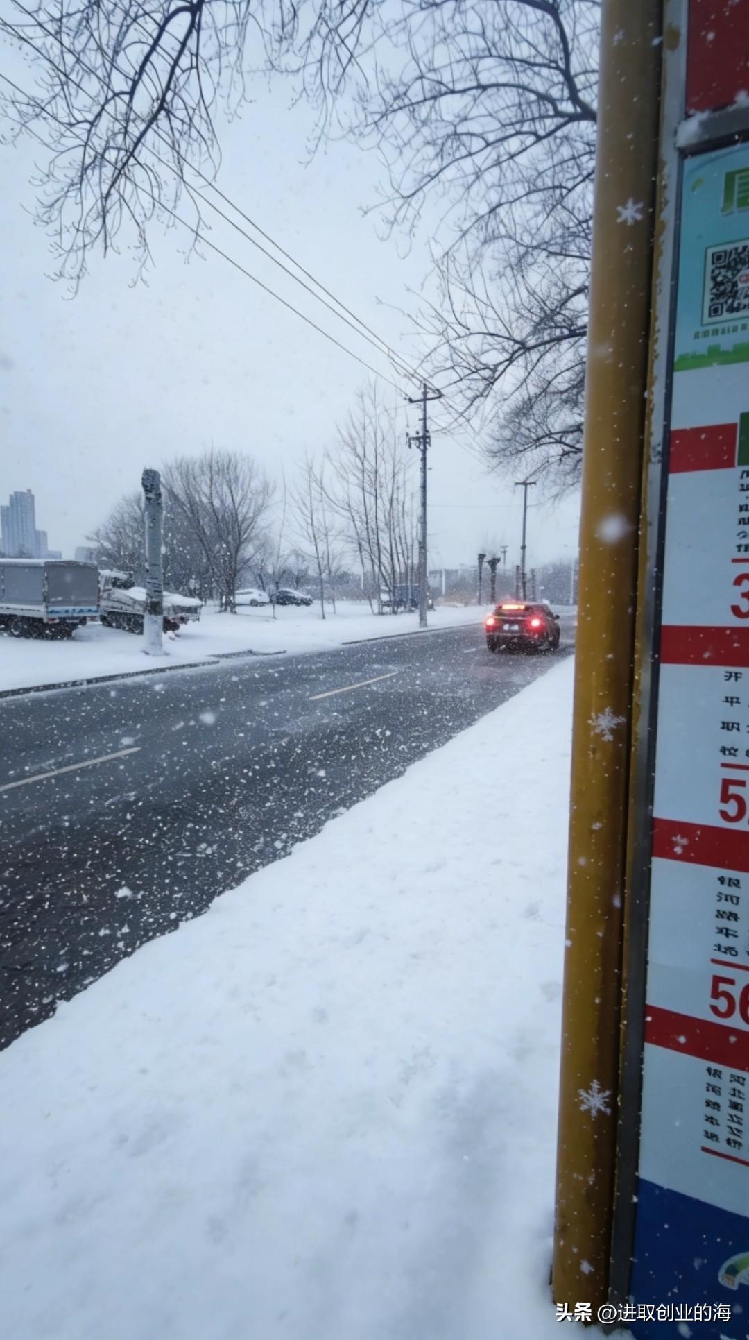 终于下雪了，这些年冬天下雪确实越来越难，就拿唐山来说，每次极端天气都能巧妙避开。