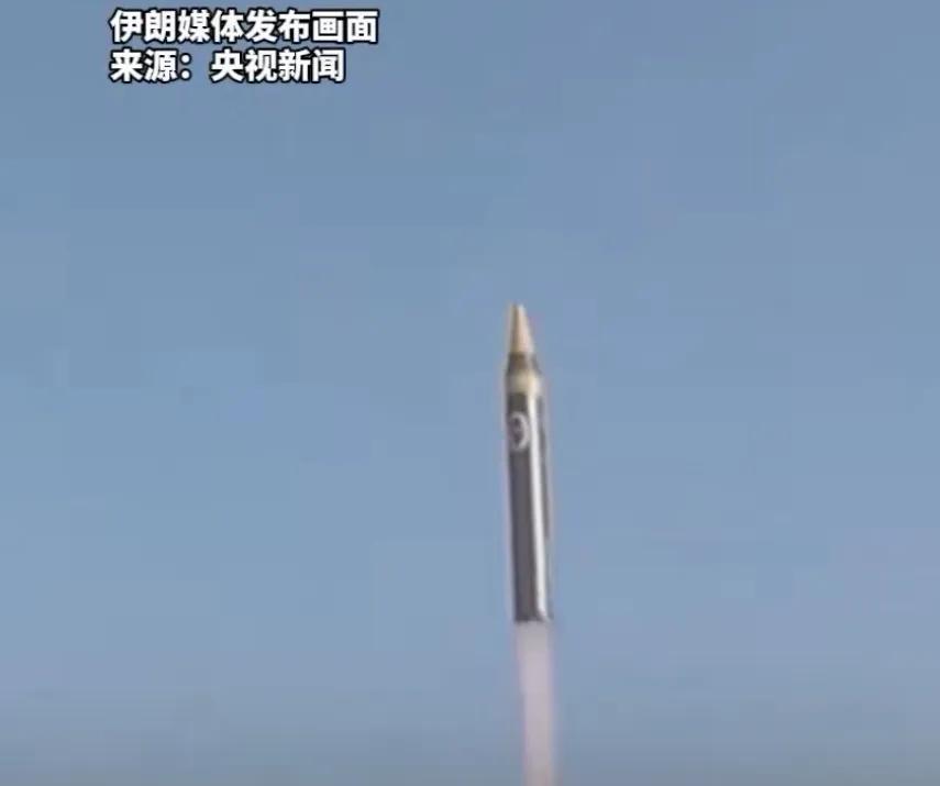 以色列突然对伊朗发起侵略战争，让美国措手不及！原本美国跟伊朗就核谈问题已经进行到