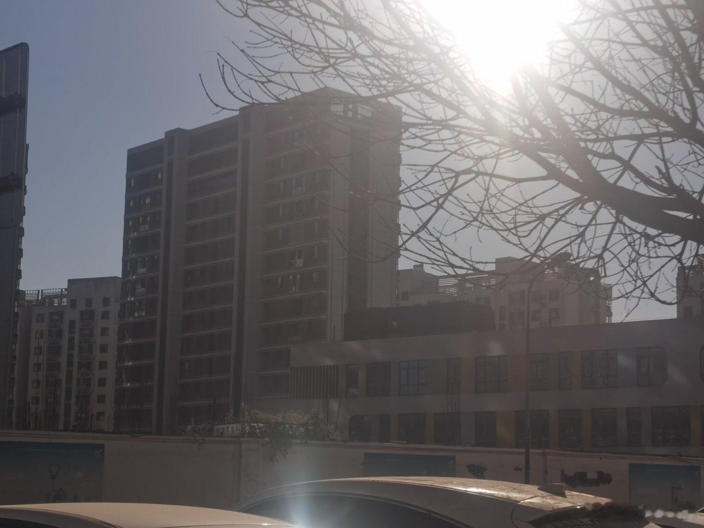 以天气原因来解释中超不能跨年，这根本就是个伪答案！中超冠军因亚冠是跨年赛事，与联