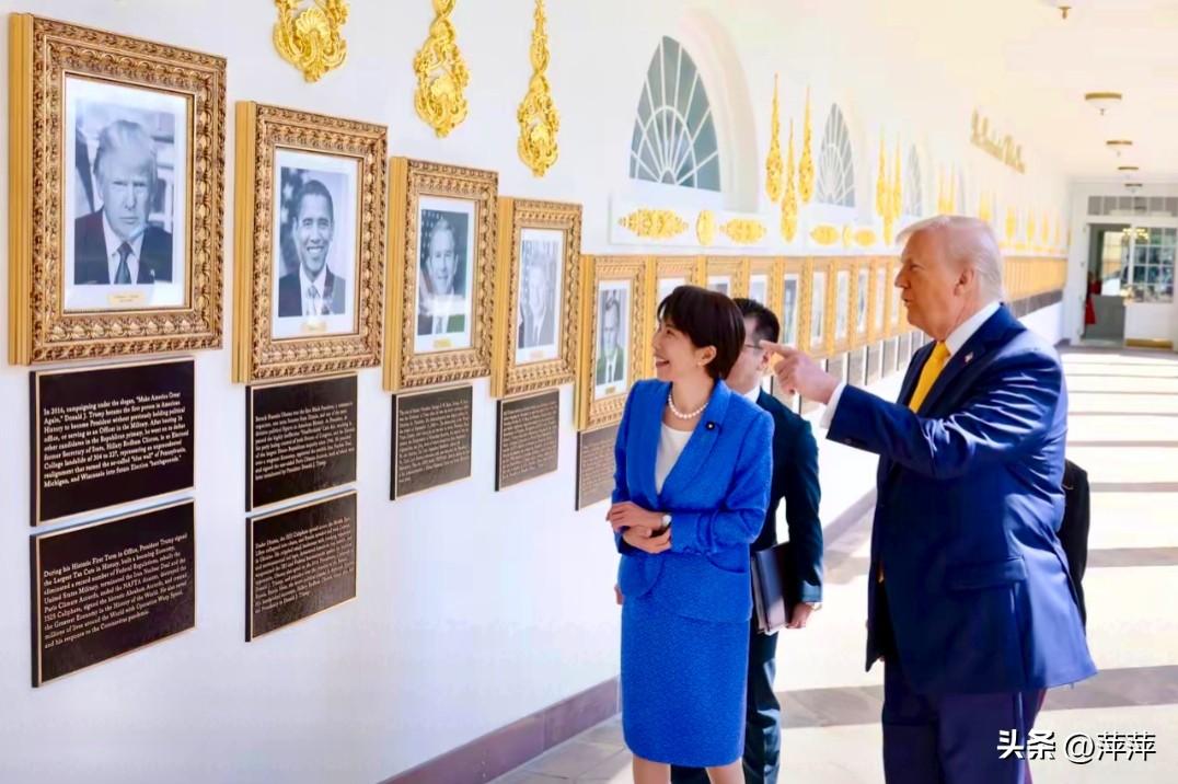 特朗普陪同高市早苗参观白宫总统肖像墙，他指着自己的照片大谈“政绩”，还公开嘲讽拜