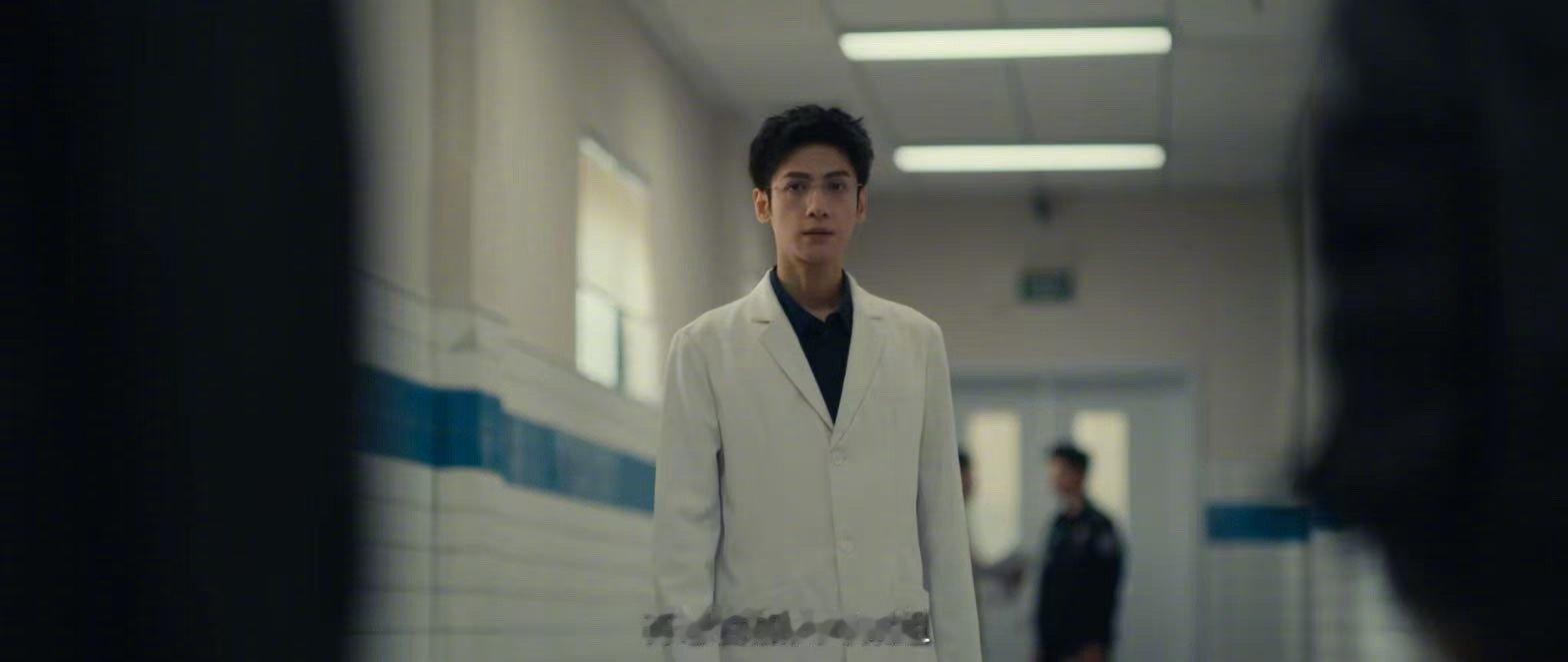 罗云熙这张脸正邪都精彩 《剥茧》齐思哲正邪切换好绝，罗云熙的脸演啥像啥，暗巷跟踪