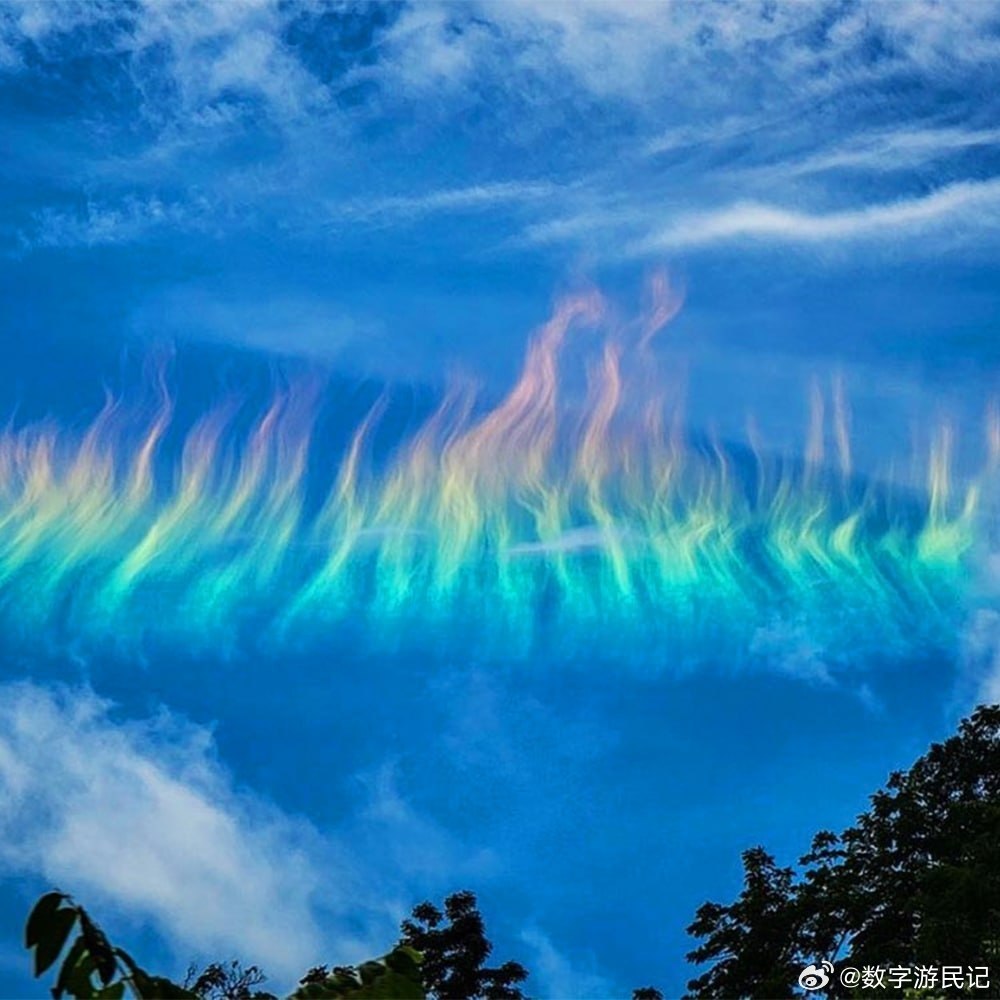 系外行星…一种罕见的自然奇观：“火虹”在西弗吉尼亚上空现身。 🌈一种极其罕见的