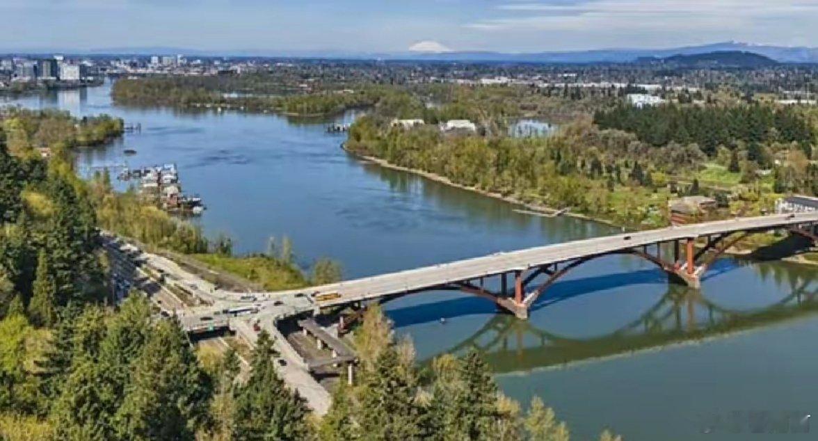 一只大闸蟹引发美国一州恐慌当地鱼类和野生动物部门直接发出警报，因为这种螃蟹属于入