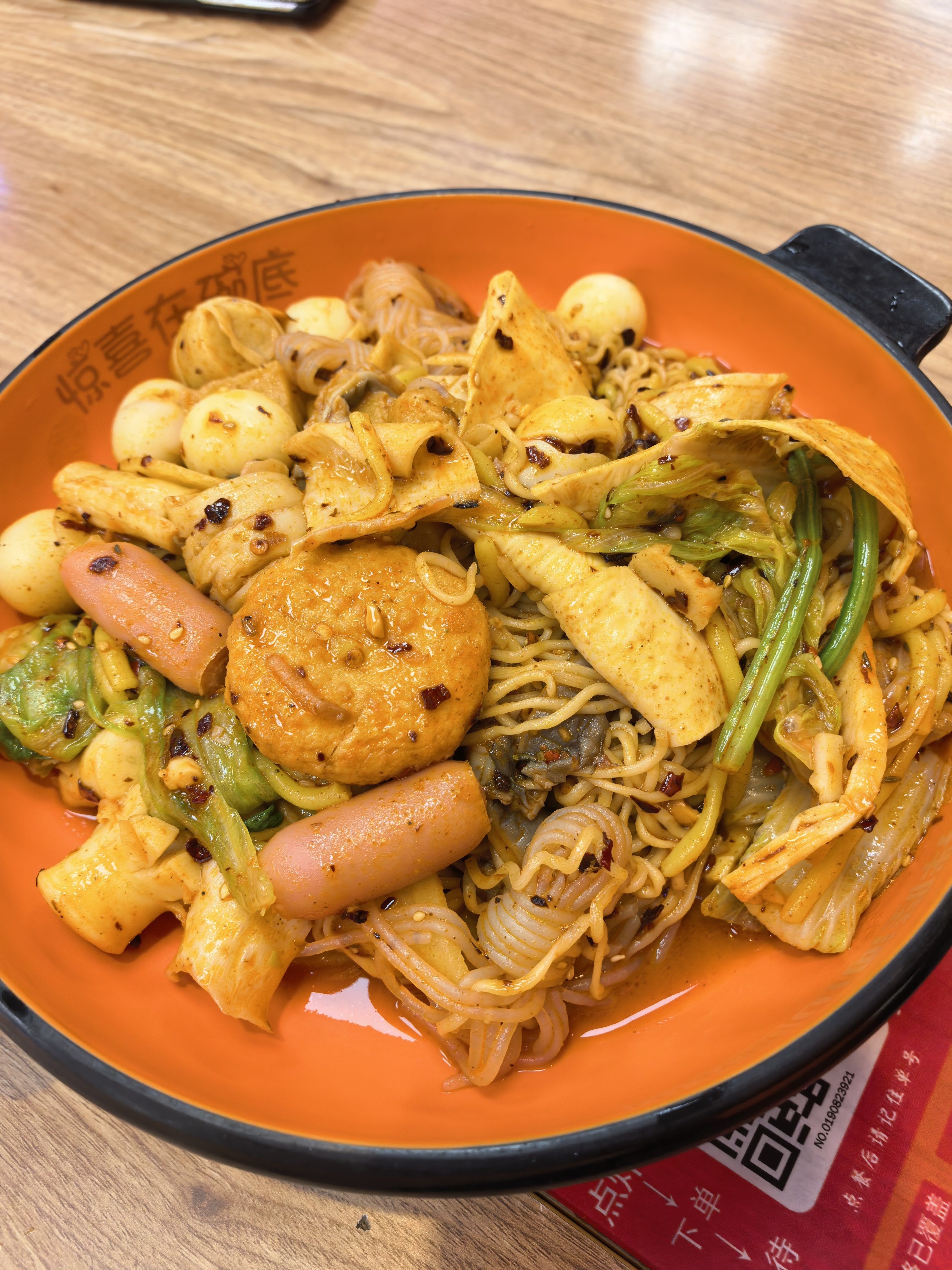 美食生活  必须吃麻辣拌，就是有点偏甜，吃着吃着会腻。 