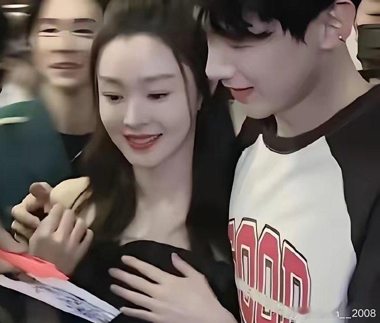 宋轶和白敬亭分手，我觉得白敬亭还是年纪太小了所以姐弟恋不长久，男人还是要以事业为