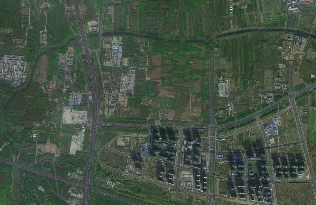 郑州高新区连霍北地块清表招标启动！
获悉，郑州高新技术产业开发区双桥办事处发布西