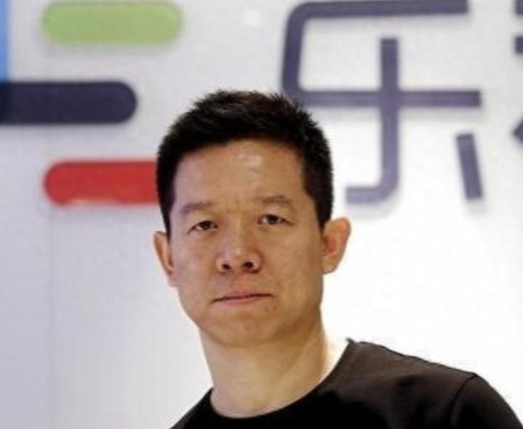 乐视创始人贾跃亭欠122亿的巨债，跑路美国七年，谁曾想400多名老员工，让原本资