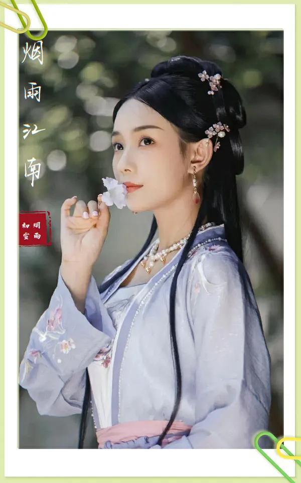 花前月下，青丝素裙。@鲁照华