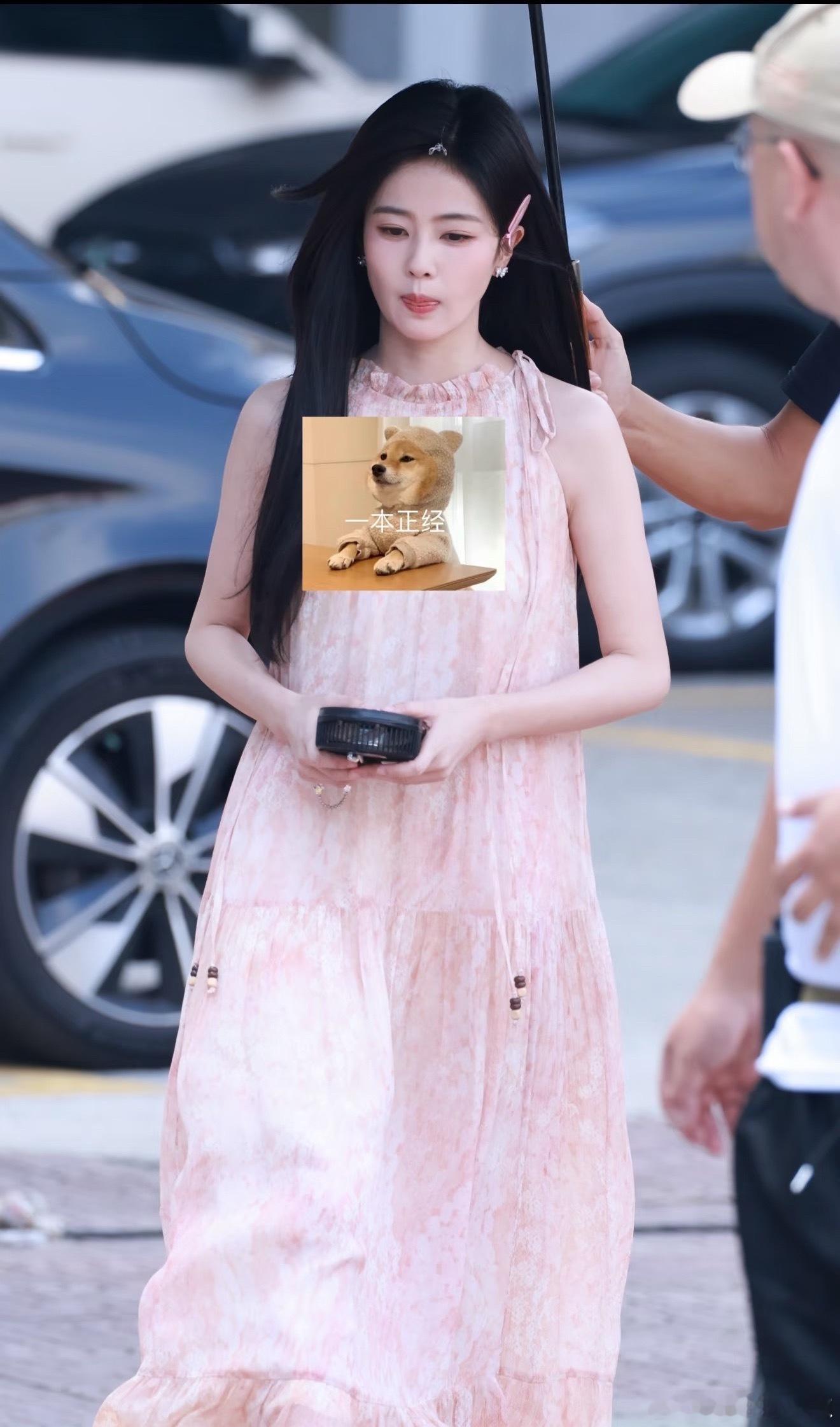 白鹿新剧路透，今天粉粉的很少女 ​​​