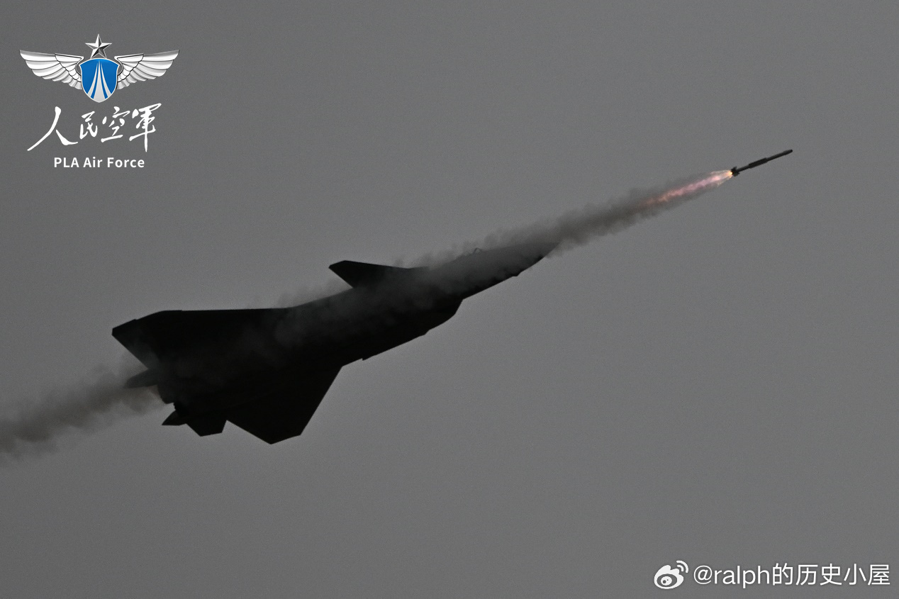 2022年6月15日空军航空兵某部歼20战斗机发射空空导弹军事历史全触达